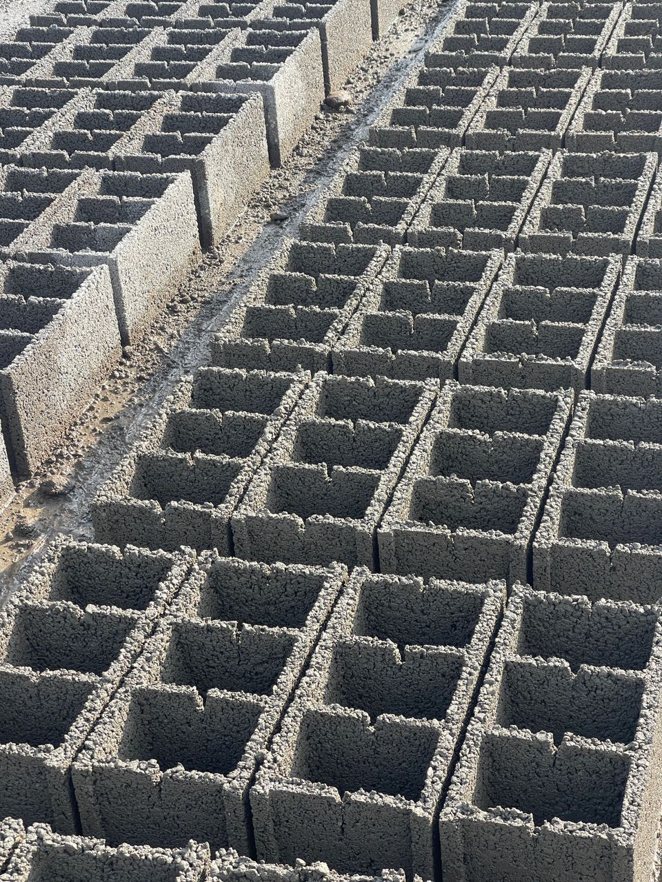 تولید و فروش بلوک سبک پوکه ای و سنگی حسین پور لاهیجان